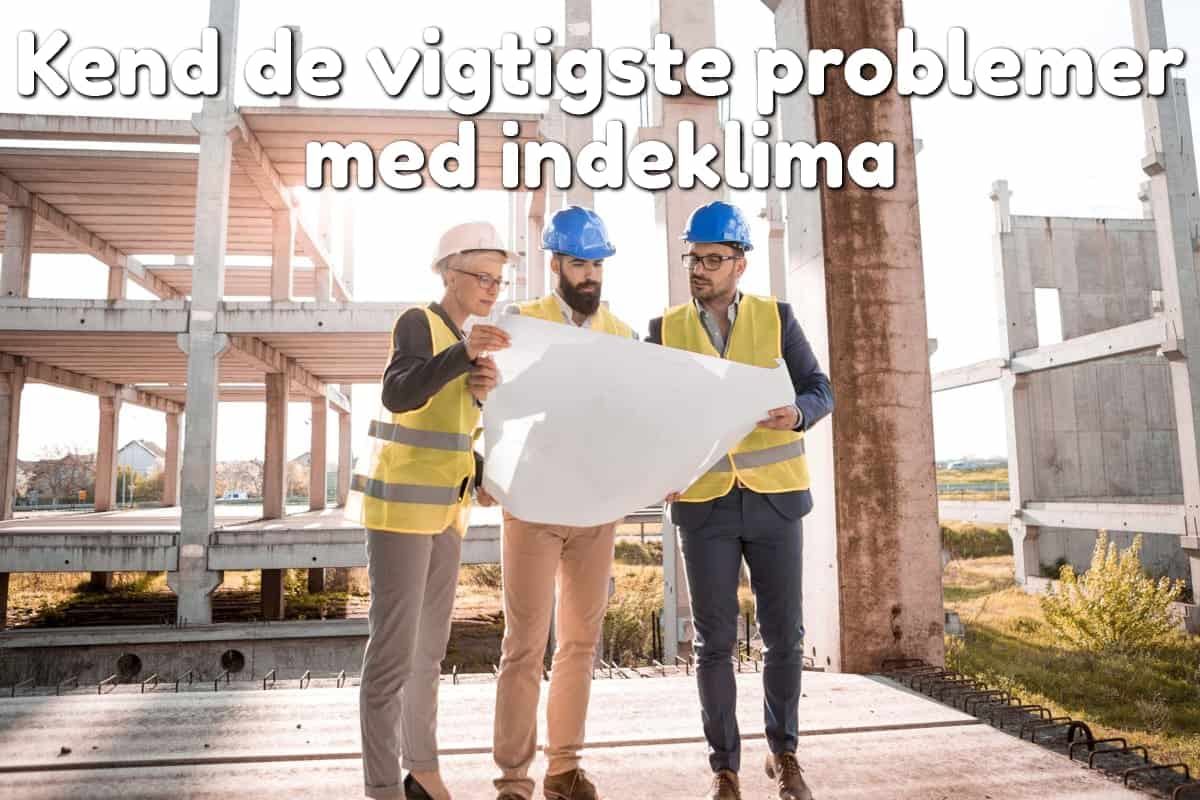 3personer kigger på arkitektplan